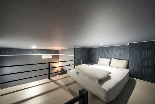 جناح جونيور، Malu Hotel 5/10