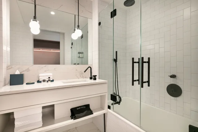 1 Bedroom, Suite, King Bed, Hotel Indigo Williamsburg - Brooklyn 2/2