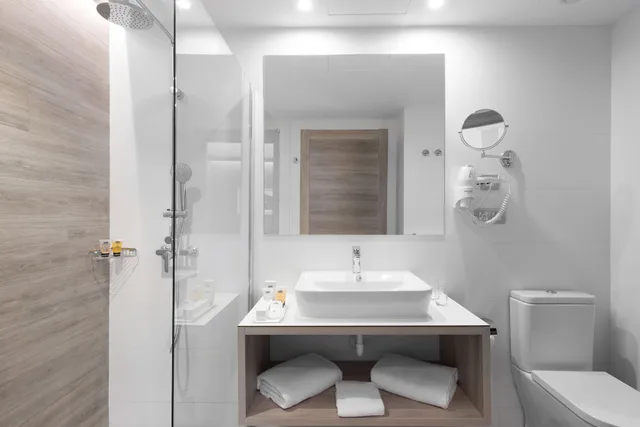 جناح بريستيج جونيور بسريرين منفصلين مع أريكة، Elba Lanzarote Royal Village Resort 3/4