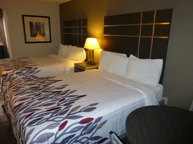 غرفة ديلوكس بسريرين كوين للمدخنين، Red Roof Inn Columbia, TN 7/10