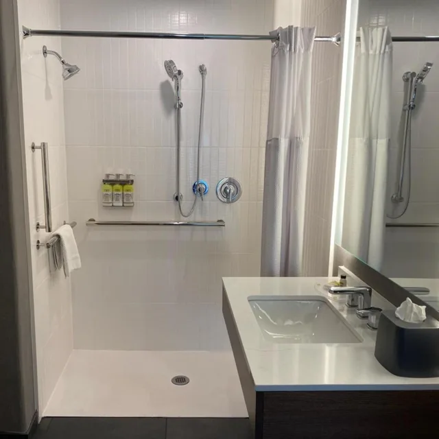 جناح بسرير كينج وسريرين كوين بغرفتي نوم مع أريكة، Staybridge Suites Phoenix-Glendale 9/10