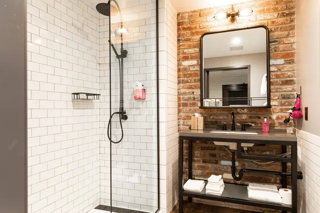 غرفة بسرير كينج، Moxy Nashville Downtown 4/5