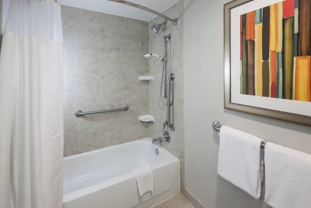 جناح ديلوكس بسرير كينج بغرفة نوم واحدة، Courtyard by Marriott Waco 2/5