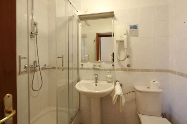 غرفة قياسية بسريرين منفصلين بإطلالة على البحر، Hotel Lovran 10/10