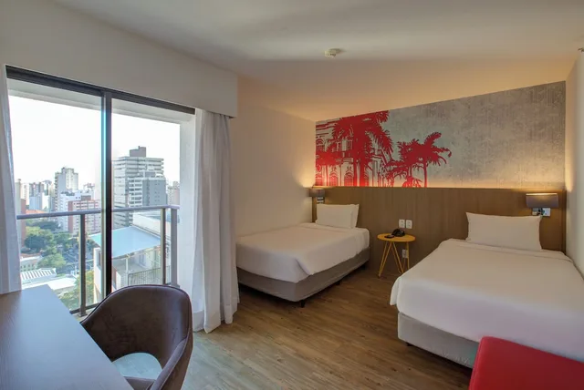 غرفة عائلية رباعية بسرير كينج وسريرين منفصلين، Radisson Red Campinas 4/5