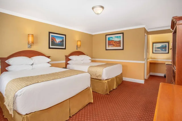 Comfort, 2 Queen Beds, Smoking, Travelodge by Wyndham Hawthorne 1/2