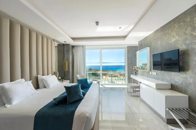 Superior, Suite, Double Bed, Sea Front, Balcony، Chrysomare Beach Hotel & Resort 1/2