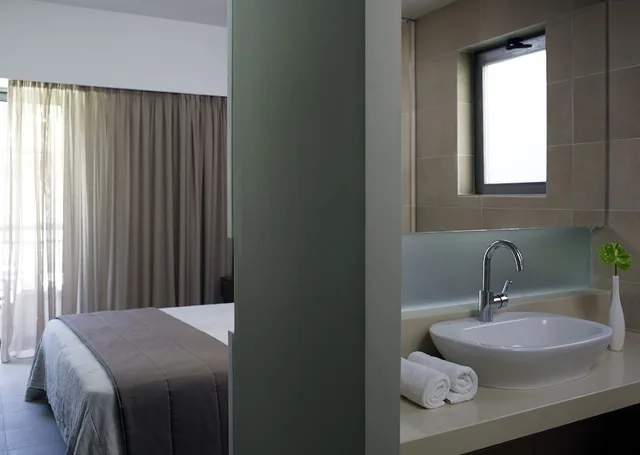 Double Room Superior Small Balcony, Angela Downtown Hotel 7/7