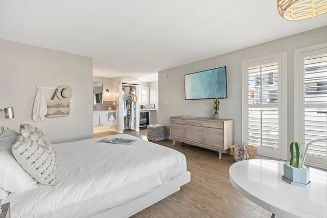 Room, King Bed, Ocean View, Balcony, Sea Sprite Hotel 3/8