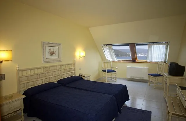 Standard, Double Bed, with Extra Bed, Hotel Villa Covelo 2/4