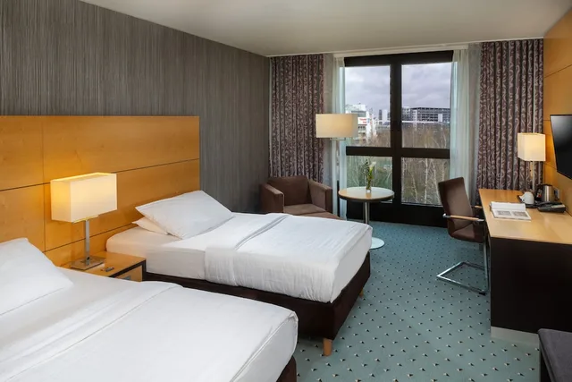 غرفة كلاسيكية بسريرين منفصلين، Maritim Hotel Dusseldorf 3/9