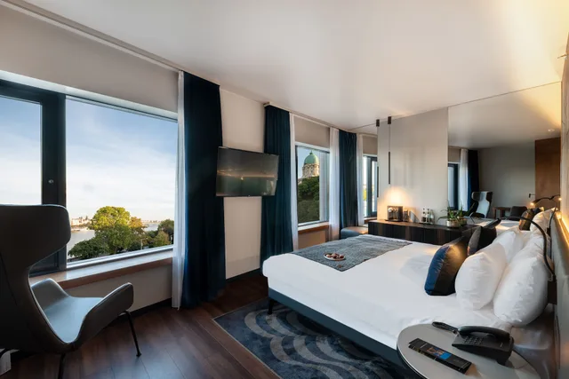 Legendary, Bridge View، Hotel Clark Budapest 3/7