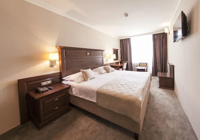غرفة بسرير مزدوج بإطلالة على المتنزه، Grand Hotel Neum 2/3