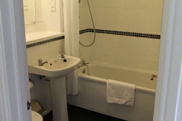 غرفة بسرير كينج، Oak Farm Hotel 7/8