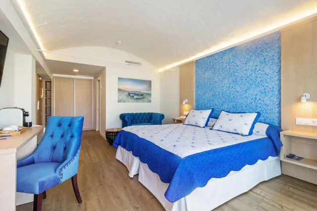 غرفة ديلوكس بسرير مزدوج بشرفة بإطلالة جزئية على البحر، Alay Hotel - Adults Only 3/7