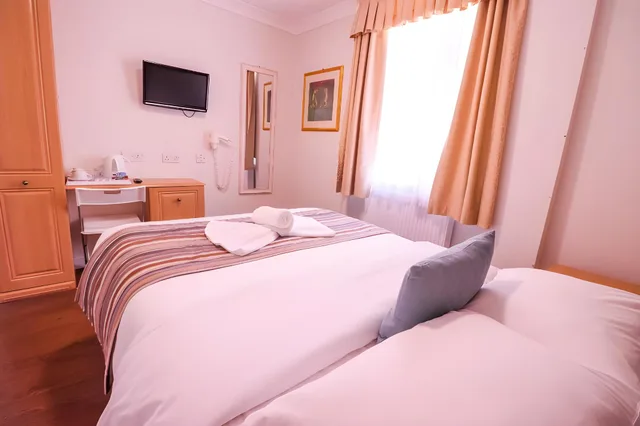 غرفة قياسية، The Fairway Hotel 1/2