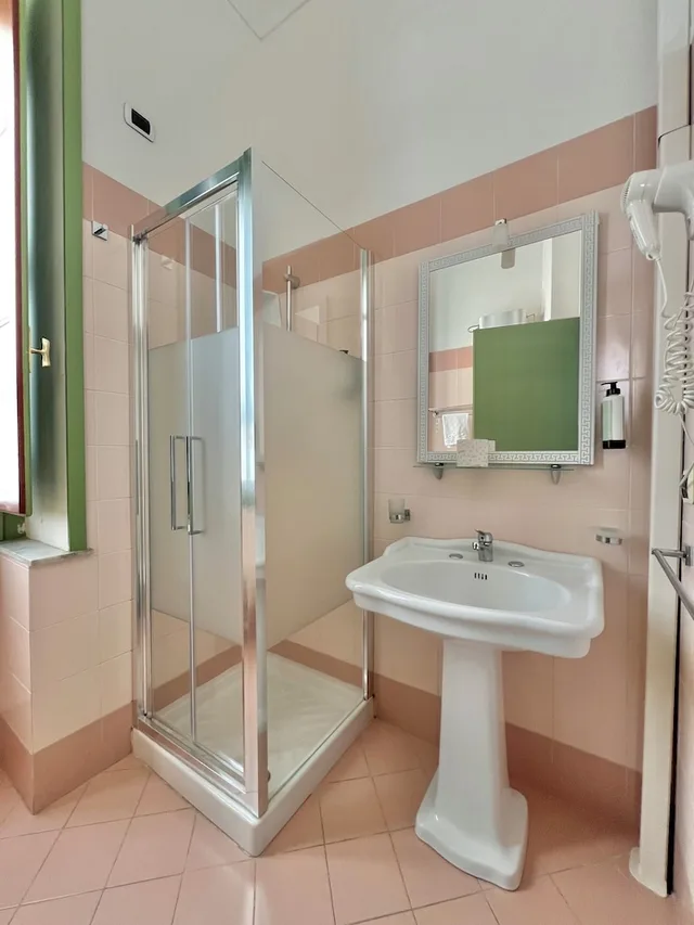 غرفة بسريرين منفصلين بشرفة، Hotel Posta 4/9