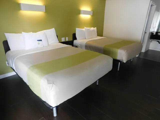 غرفة بسريرين كوين، Motel 6 Monterey Downtown 7/10