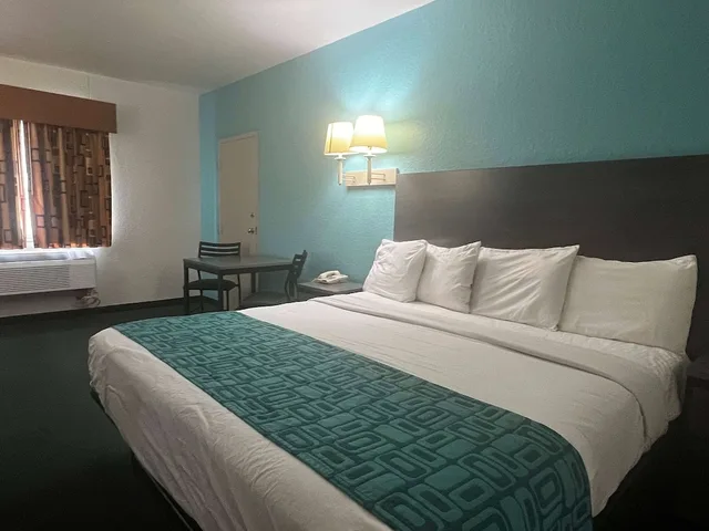 غرفة قياسية بسرير كينج للمدخنين، Howard Johnson By Wyndham Galveston 3/10