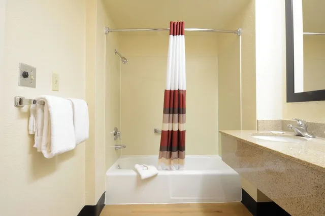 جناح بسرير كينج وسرير كوين، Red Roof Inn San Dimas - Fairplex 5/10