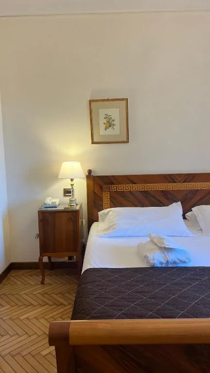غرفة سوبيريور بسرير كينج بإطلالة على المدينة، Vittoria Hotel 3/10