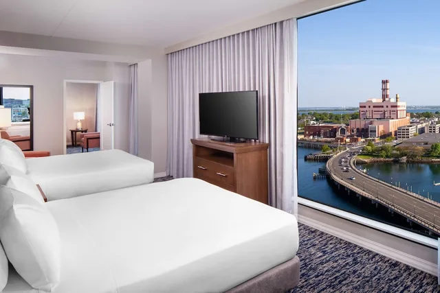 1 Bedroom, Suite, 2 Queen Beds, Water View, Accessible، Homewood Suites By Hilton Boston Seaport Ma 1/3