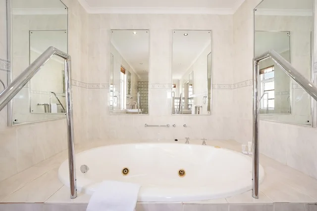 جناح رئاسي بسرير كوين، Cumberland Hotel Worcester 5/6