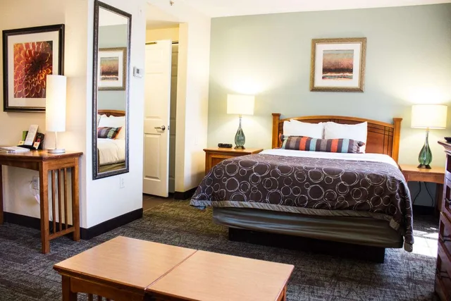 جناح استوديو بسرير كوين بمطبخ، Staybridge Suites Dallas - Las Colinas 2/3