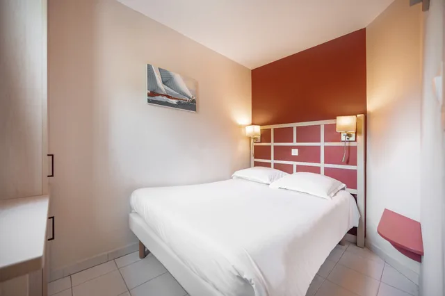 1 Bedroom, Renovated, Apartment, Double Bed, 2 Sofa, Balcony or Terrace, PIERRE & VACANCES RESIDENCE L'ANSE DE PRAMOUSQUIER 2/4