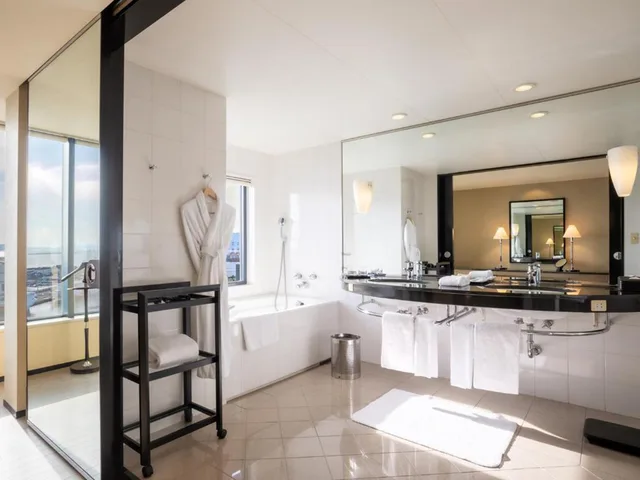 غرفة كلوب بريميير بسرير مزدوج، Grand Prince Hotel Osaka Bay 2/2