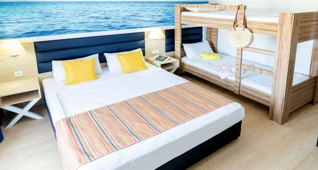غرفة قياسية بسرير بطابقين، Club Aqua Plaza Hotel 2/2