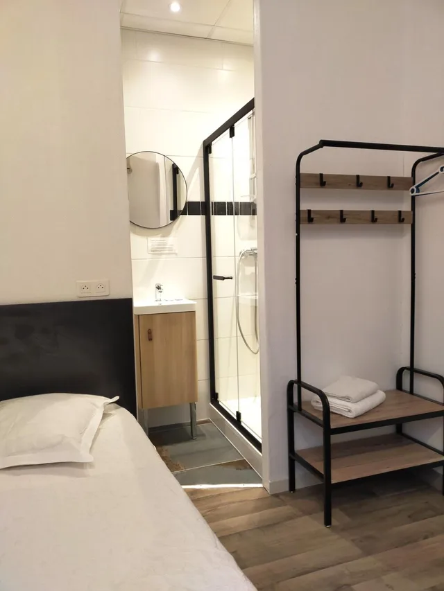Room, Single, AU NOUVEL HOTEL 2/7
