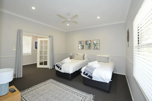 House, 6 King and Twin Beds, 2 Queen Beds، Big4 Koala Shores Port Stephens Holiday Park 1/5