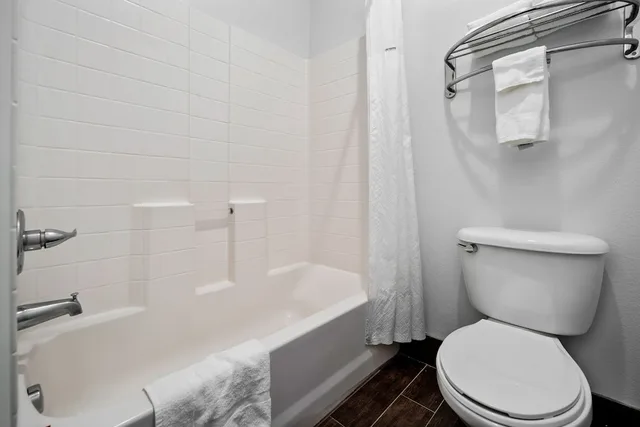 Efficiency, 2 Queen Beds، Super 8 by Wyndham Carthage TX 3/3