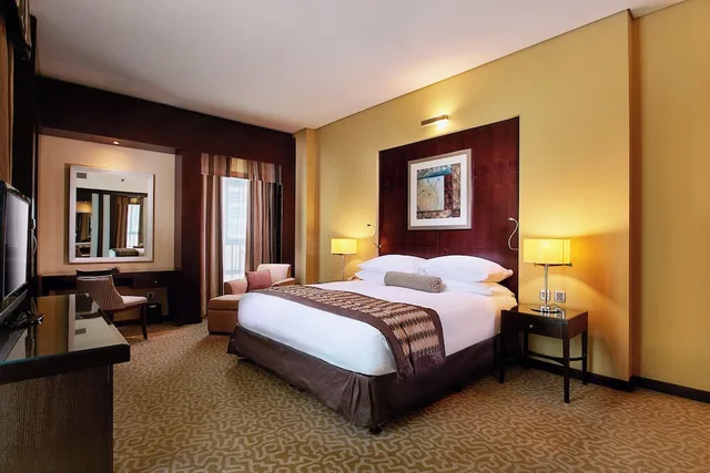 جناح تنفيذي بسرير كينج بإطلالة على المسبح بغرفة نوم واحدة، TIME Oak Hotel and Suites 1/5
