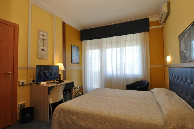 غرفة بسرير مزدوج أو سريرين منفصلين بإطلالة على البحر بشرفة، Hotel Sole Mare 1/10