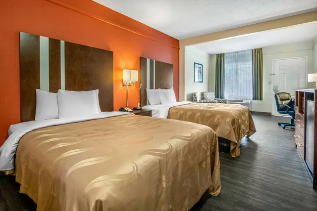 غرفة بسريرين مزدوجين، Quality Inn & Suites Jacksonville-Baymeadows 2/2