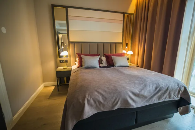Deluxe, Double Bed, OPUS XVI 2/7