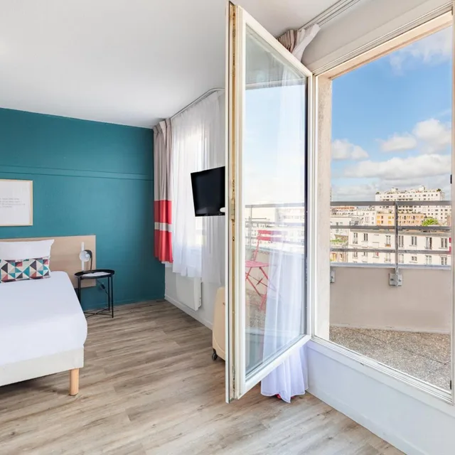 studio superior with private terrace، Appart City Classic Paris La Villette 4/10