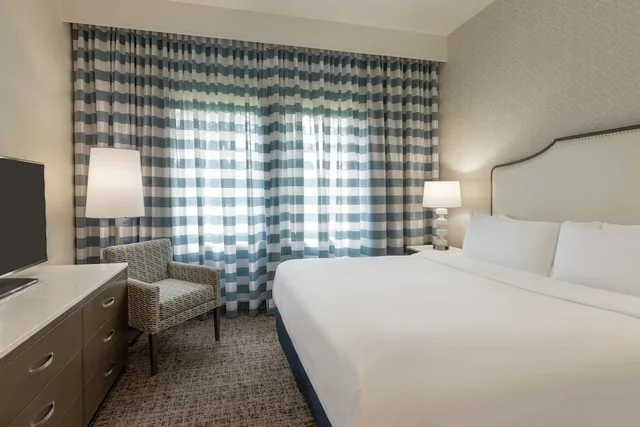 جناح بسرير كينج، Embassy Suites Philadelphia Valley Forge 2/5