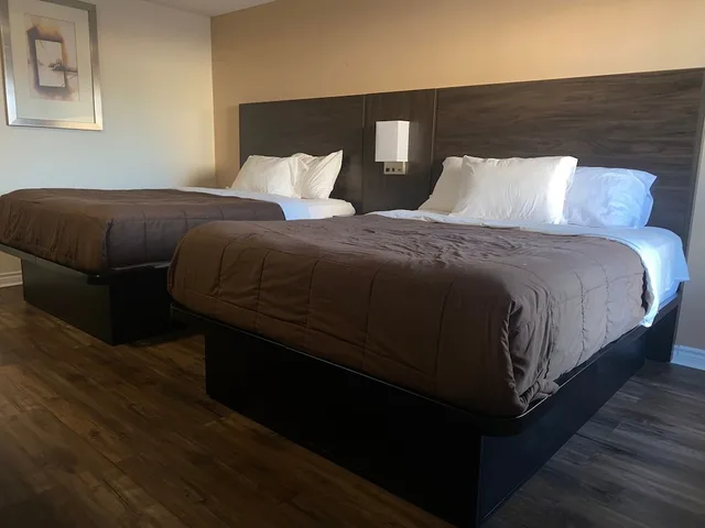 Room, 2 Queen Beds, Falls Lodge by the Falls 6/10