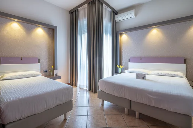 غرفة قياسية ثلاثية، Hotel Palace 1/5