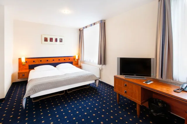 غرفة قياسية بسرير كوين، Qubus Hotel Glogow 1/2