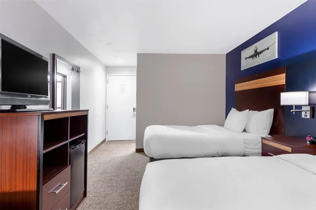 غرفة بسريرين مزدوجين، Avion Inn Near LGA Airport, an Ascend Collection Hotel 2/4