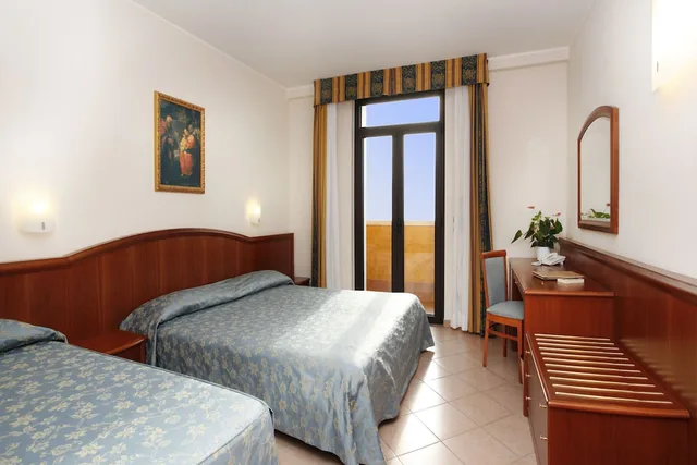 غرفة سوبيريور ثلاثية بسرير مزدوج وسرير فردي بإطلالة على البحيرة، Garda Family House 2/4
