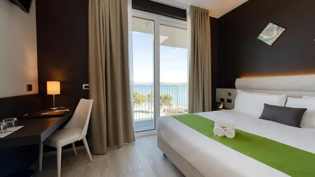 غرفة سوبيريور بسرير مزدوج أو سريرين منفصلين بإطلالة على البحيرة، Vision Hotel 5/10