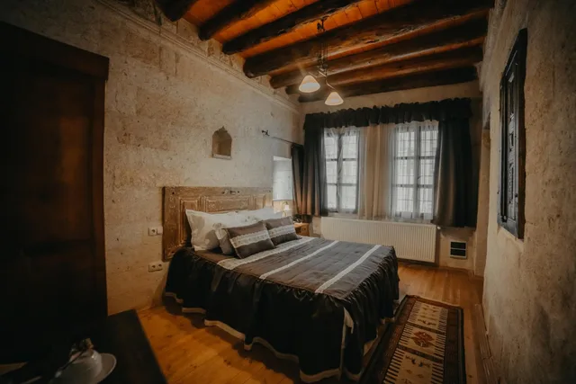 Cave, Standard, Double Bed، Dere Suites 2/8