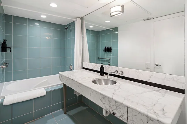 جناح بسرير كينج مع أريكة، Kasa La Flora Miami Beach 4/4