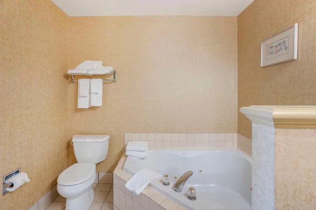 جناح بسرير كينج، Best Western Plus Revere Inn & Suites 8/10