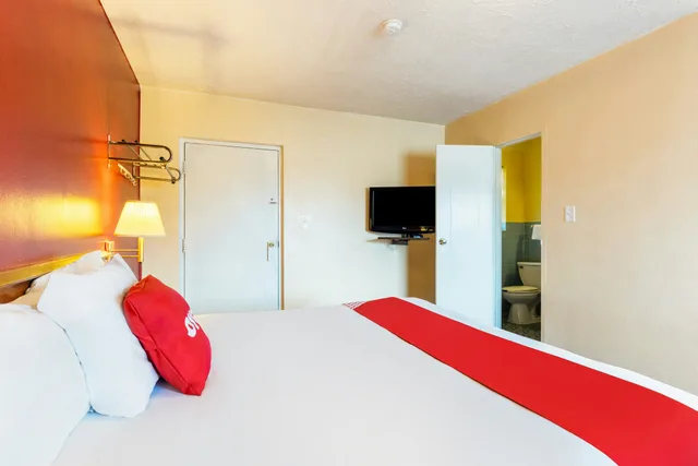 غرفة بسرير كينج للمدخنين، OYO Hotel North Lima OH - Boardman 4/10